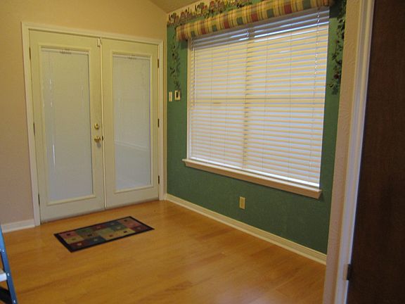 4th image of 2701 La Mesa St