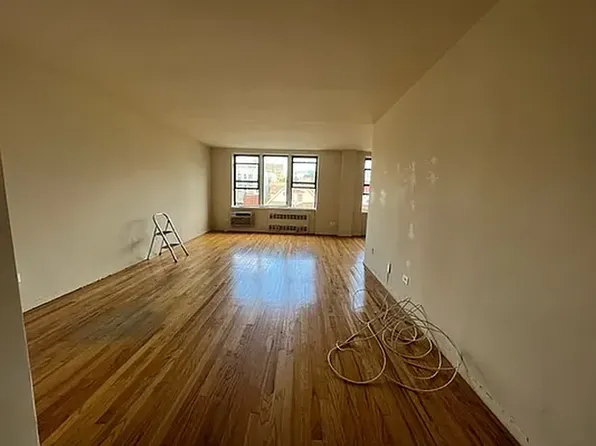 8635 21st Avenue image 1 of 7