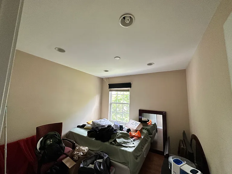 231 Half Moon Cir — Photo 2