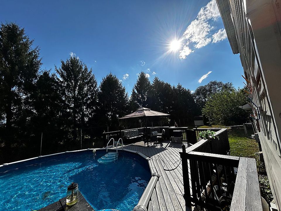 2nd image of 210 Chantilly Rue