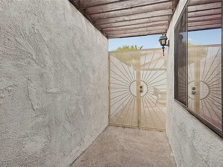 5111 Tennis Court St W — Photo 7