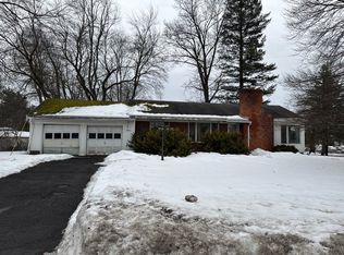 13 Timberland Dr, Loudonville, NY 12211