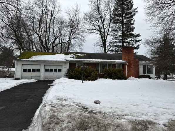 13 Timberland Dr, Loudonville, NY 12211