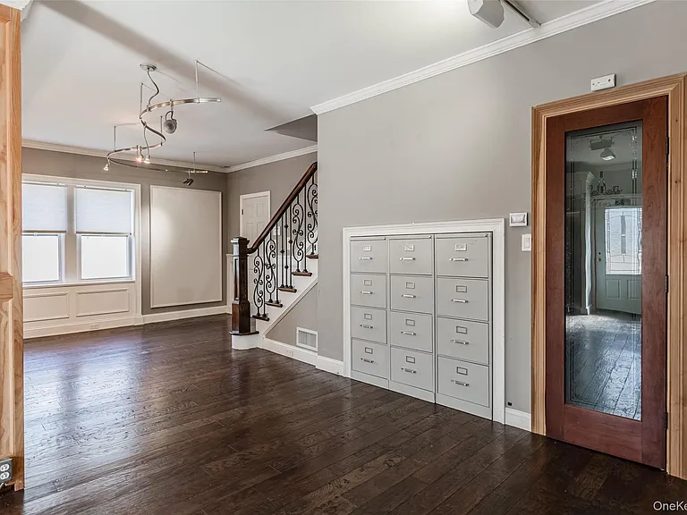 606 E Jericho Tpke — Photo 6
