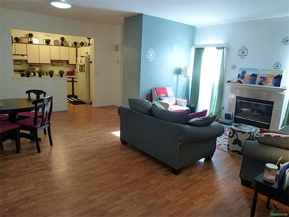 3rd image of 29316 Laurel Dr #1