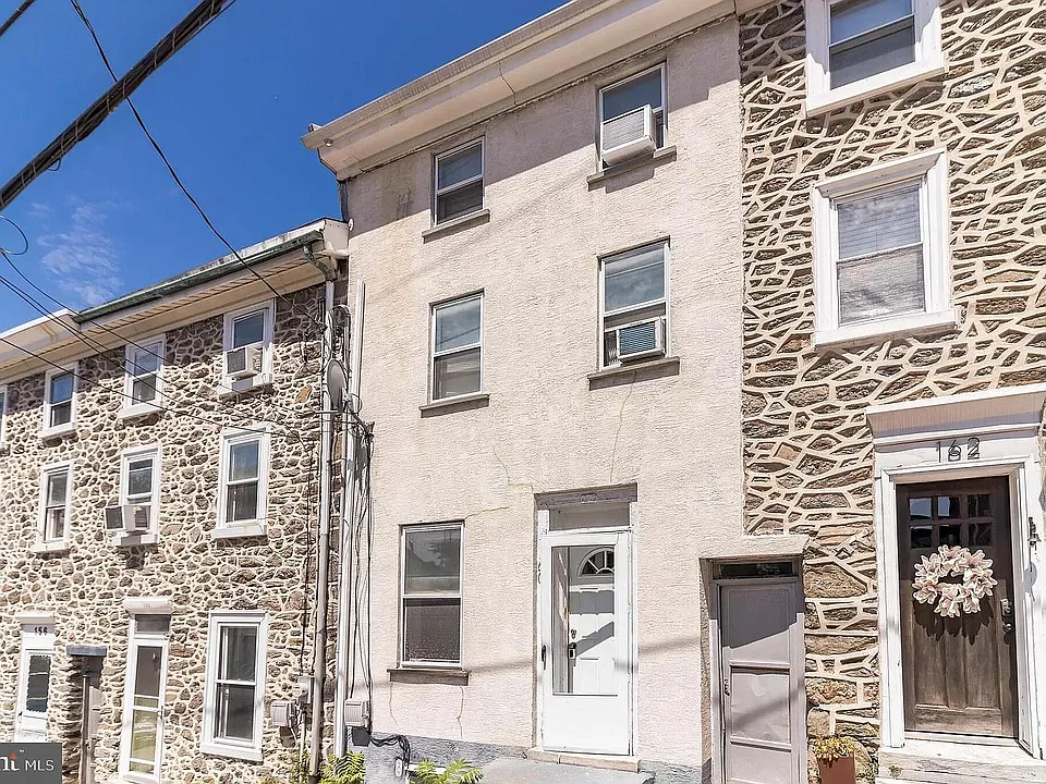 160 Roxborough Ave