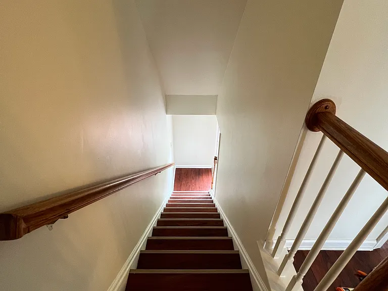 224 N Oak St — Photo 8