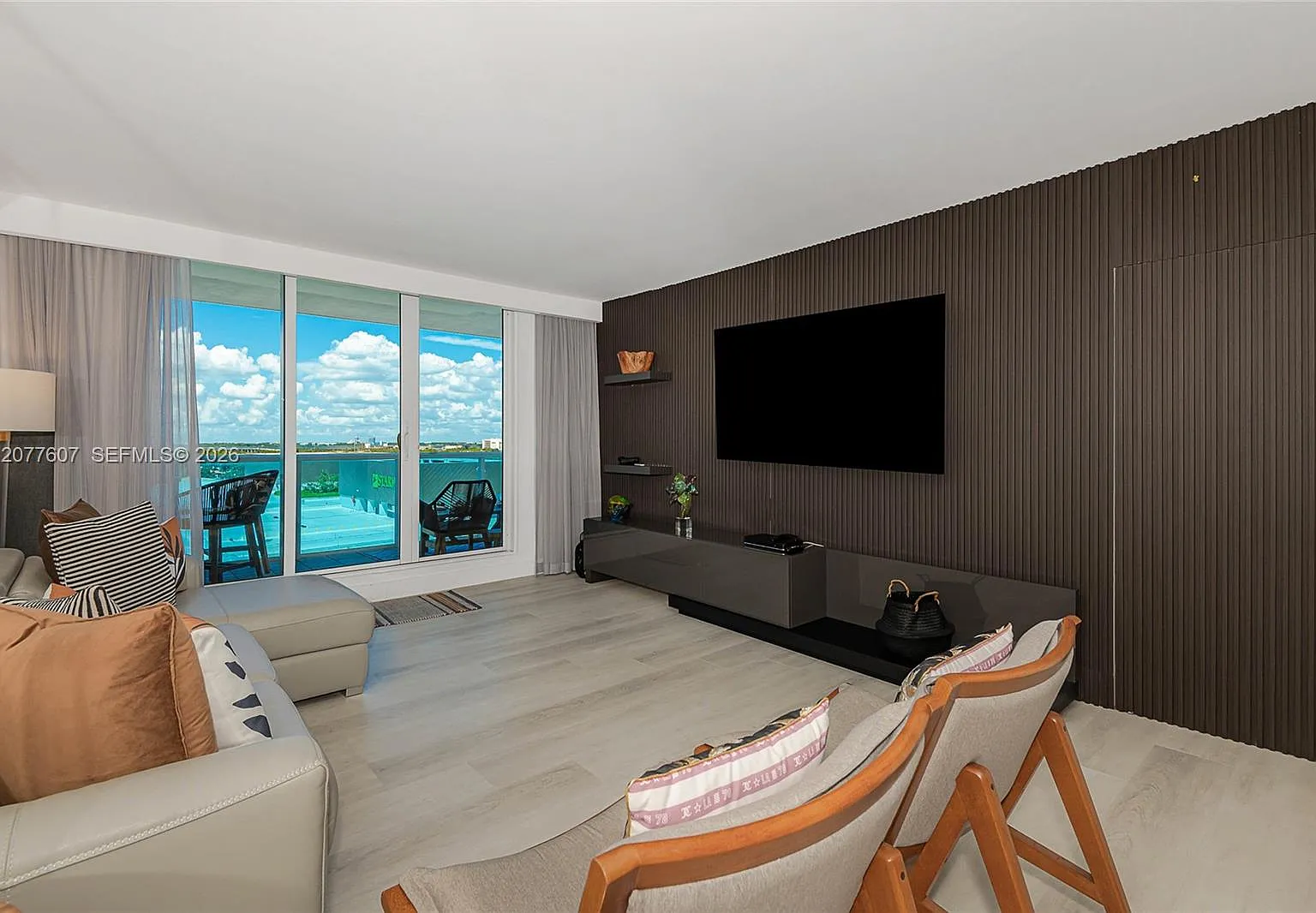 Roney Palace Condo — Photo 3