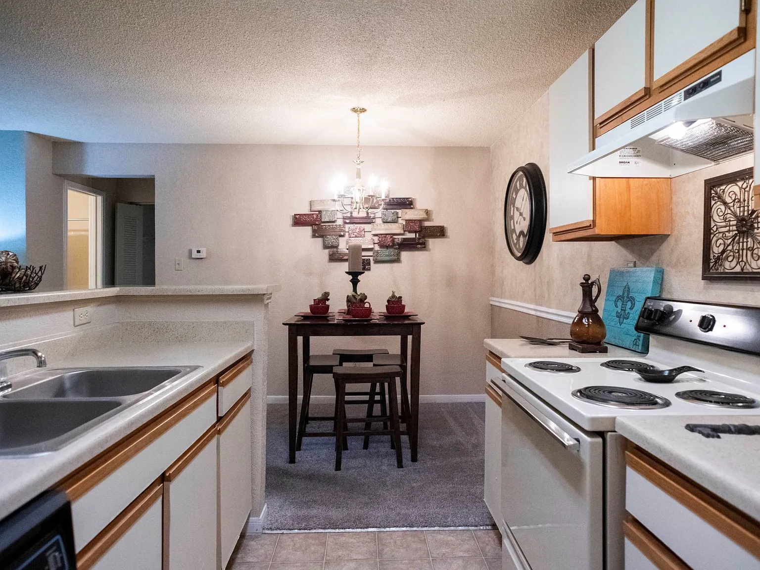 The Summit Apartments — Photo 2