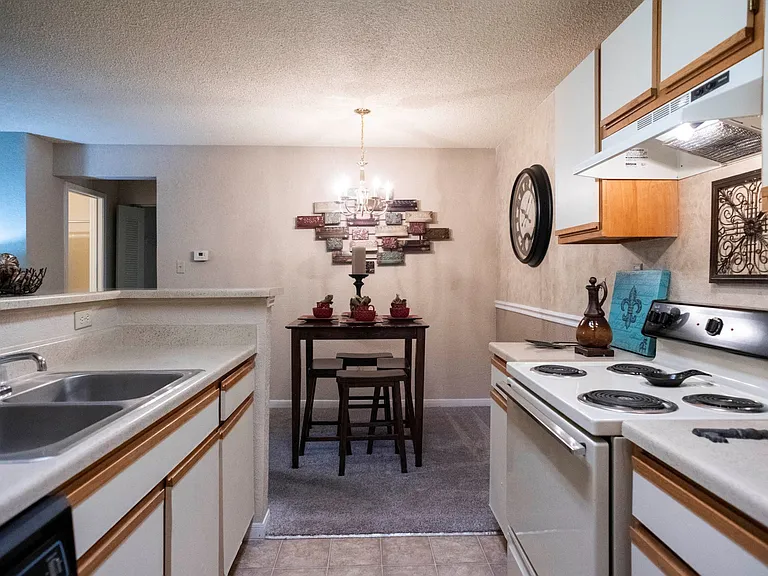 The Summit Apartments — Photo 2
