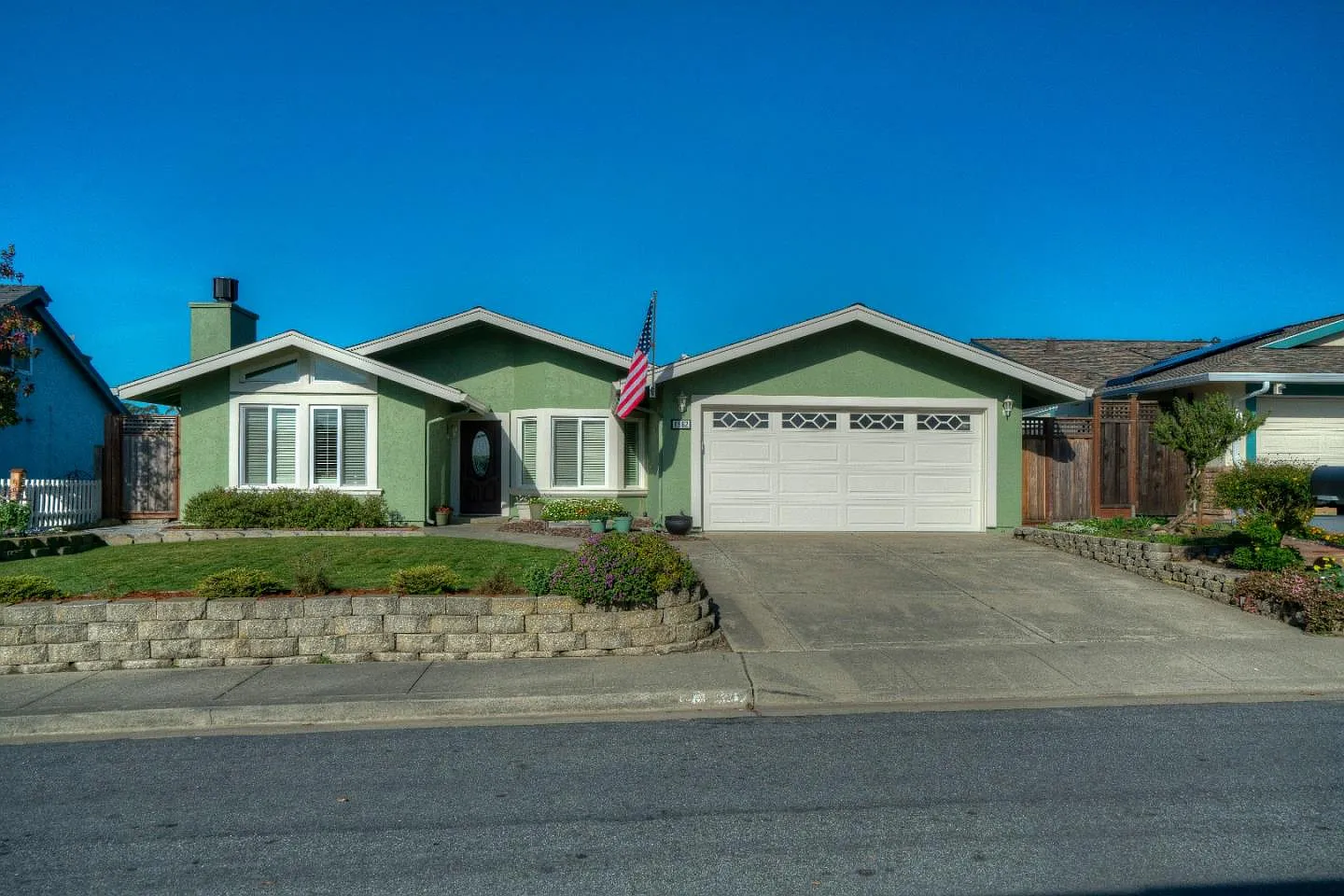 1562 Mizzen Ln photo 1