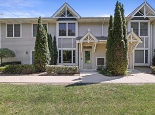 6200 Walnut Ln UNIT 63, Cudahy, WI 53110