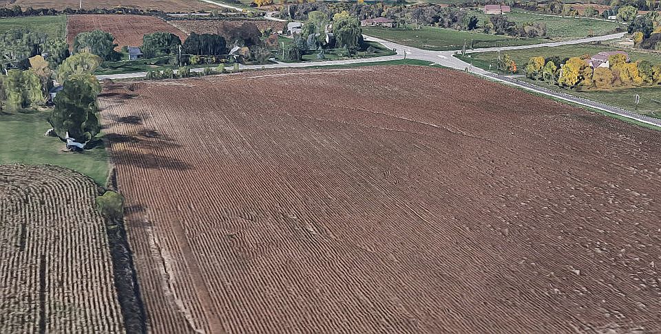 Aerial View East > West
