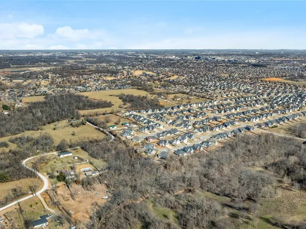 569 Sands Rd, Cave Springs, AR 72718