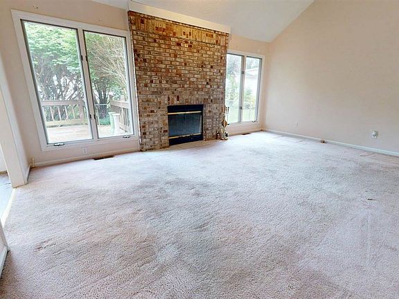 3rd image of 147 N Courtney Dr