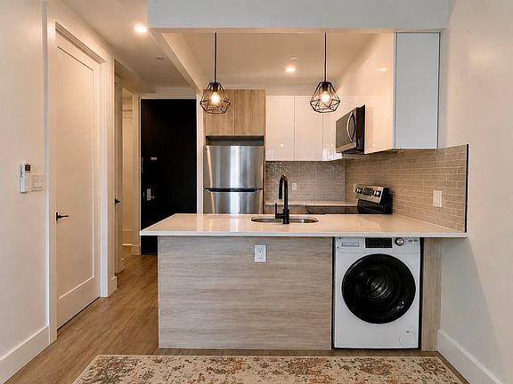 3rd image of 417 Rutland Rd #2F