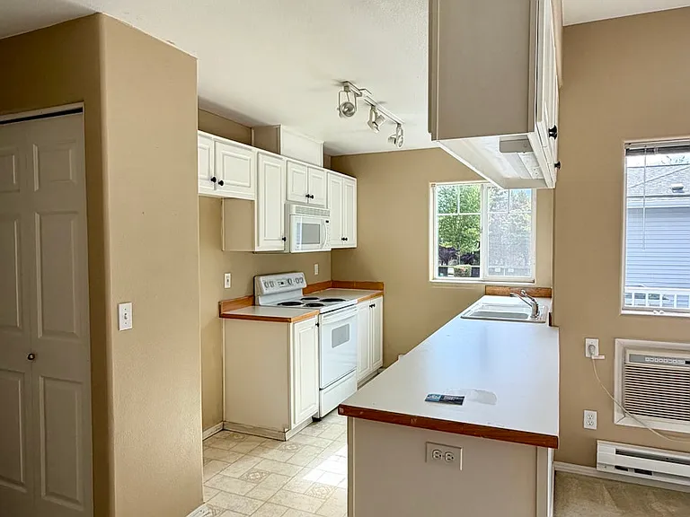 16252 Audubon St #203 — Photo 4