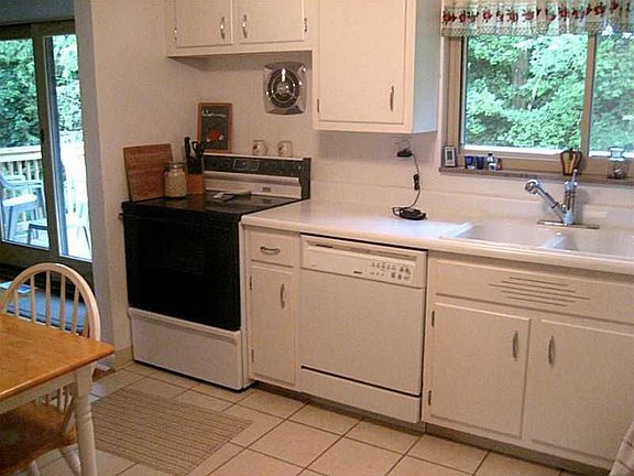 4th image of 563 Hamel Ave
