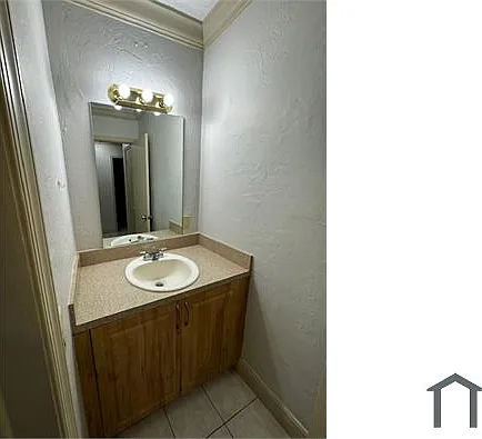 1225 W 35th St #53A