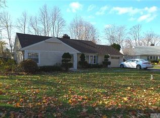 4 Rivers Dr, Great Neck, NY 11020