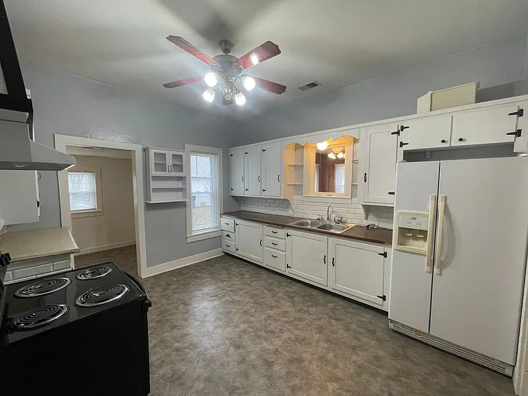 806 E Center St — Photo 9