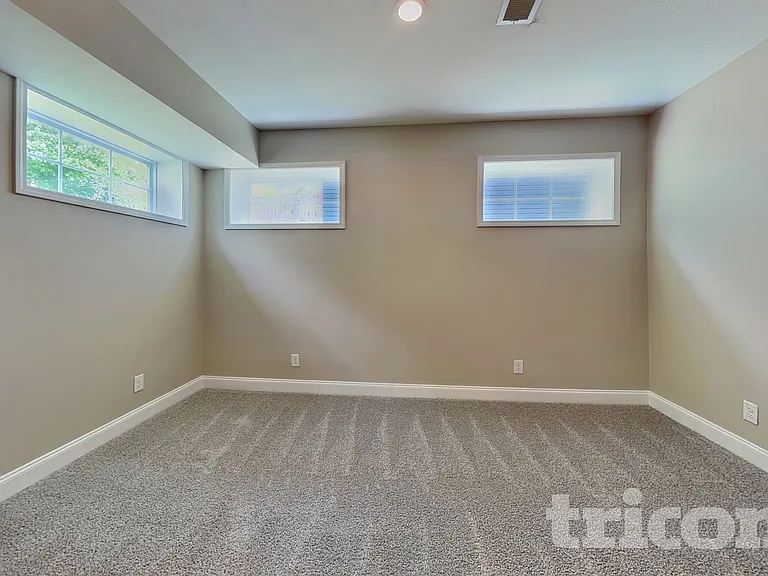 1063 Spicer Dr — Photo 19