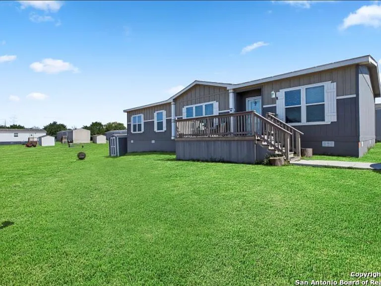 7500 Paradise Rd — Photo 1