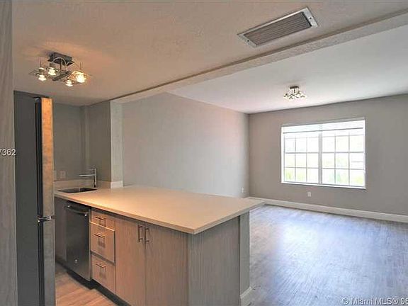 4th image of 710 Euclid Ave