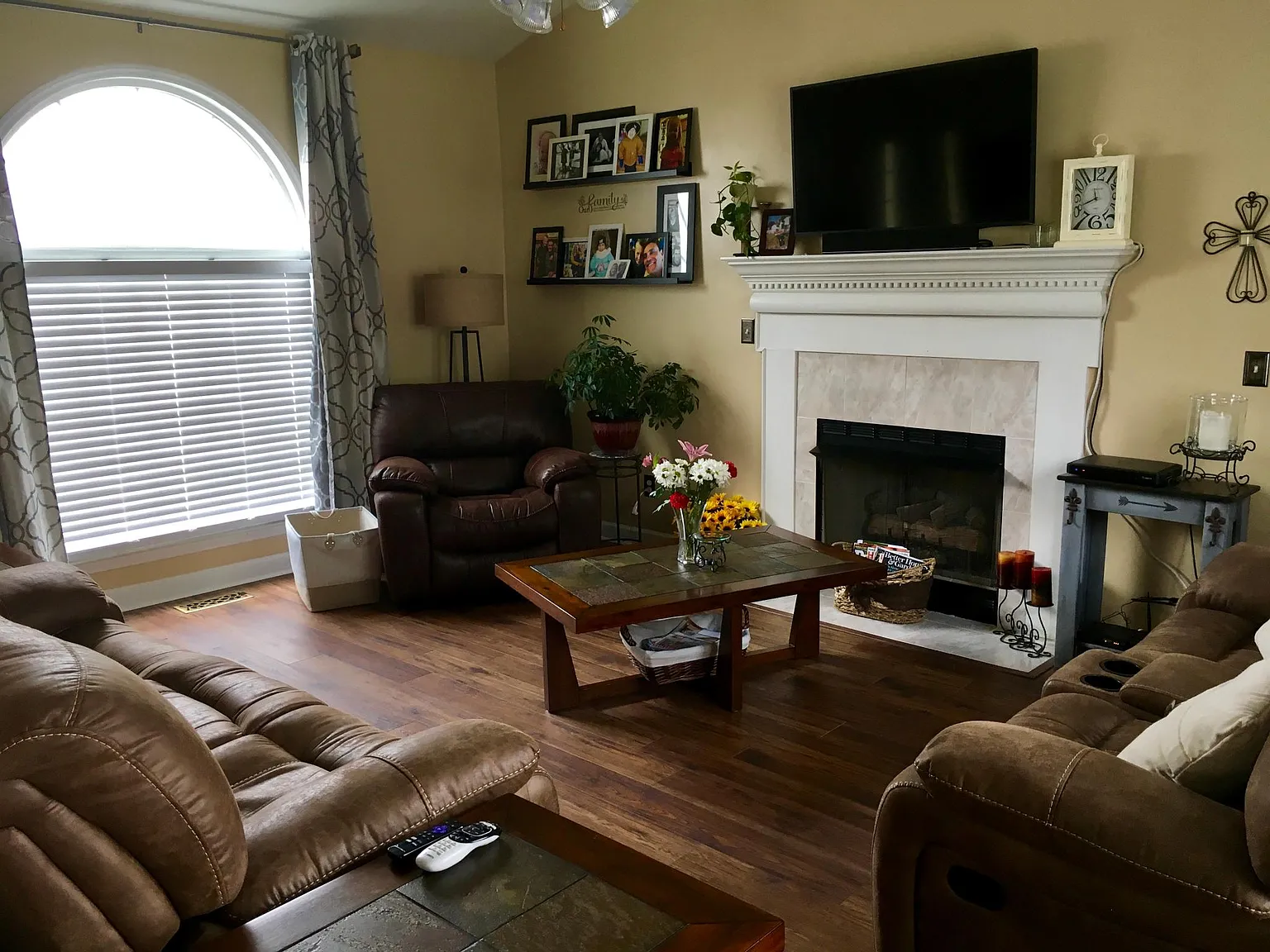 3 bed, 2.5 bath, 1750 sqft, $2,000 — Photo 2
