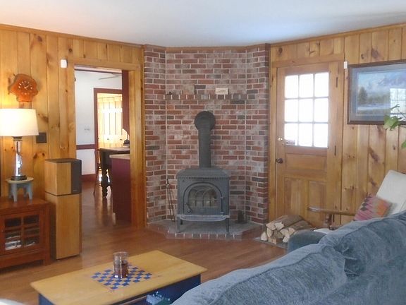 5th image of 629 W Auburn Road