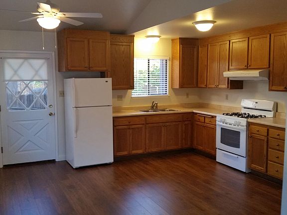 5th image of 536 College St #B
