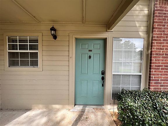 3rd image of 1428 Meadowood Village Dr