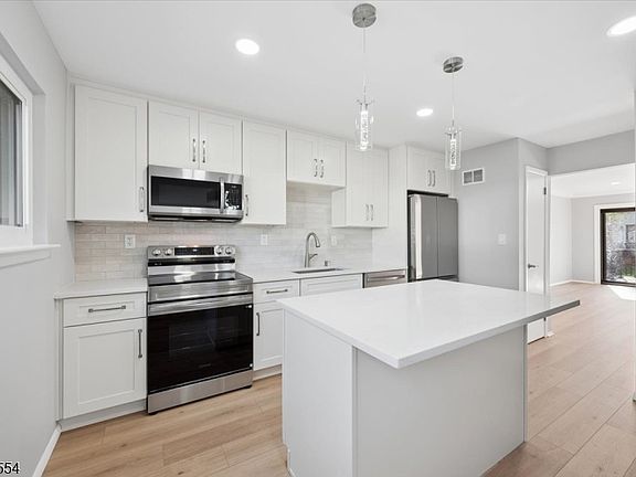 2nd image of 904F Merritt Dr