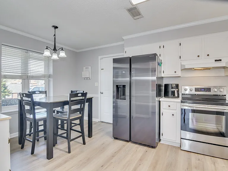 662 Tara Ln — Photo 8