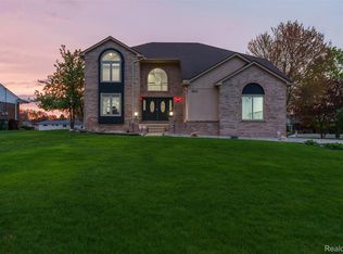 5615 Woodmire Dr, Shelby Township, MI
