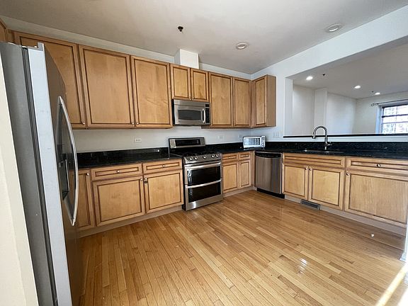 3rd image of 4702 N Lamon Ave #1
