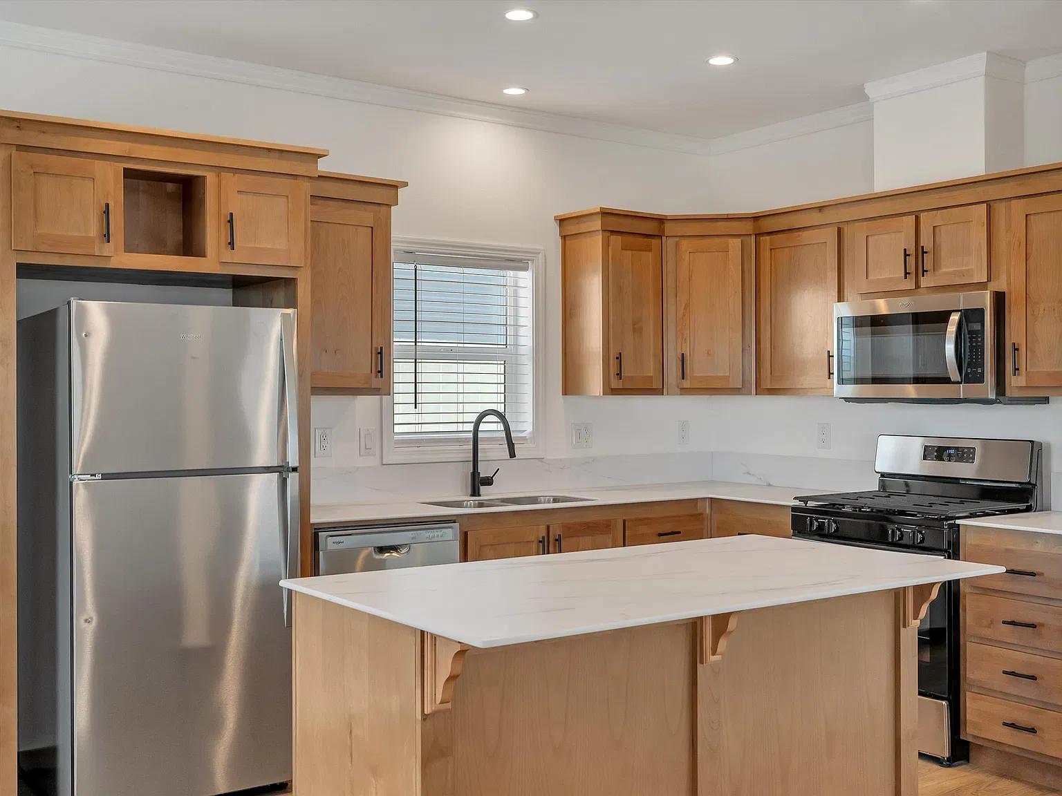 2 bed, 1110 sqft, $1,600 — Photo 2