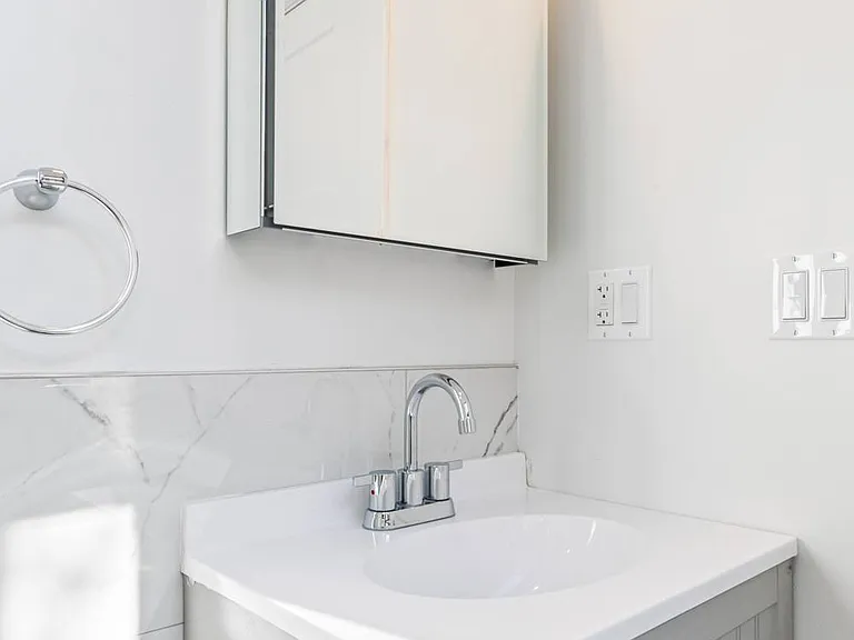 1154-60 E 54th Pl/5437-47 S University Ave — Photo 19