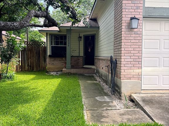 3rd image of 15526 KNOLLGLADE