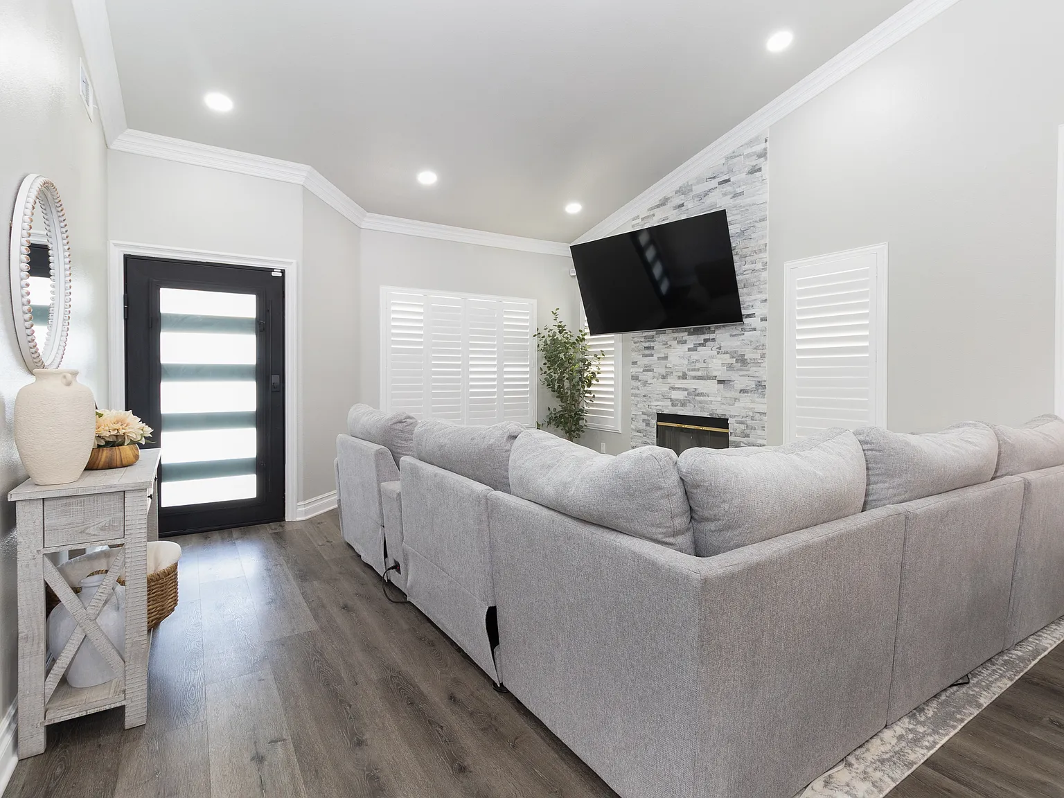 4302 Shetland Ln — Photo 4