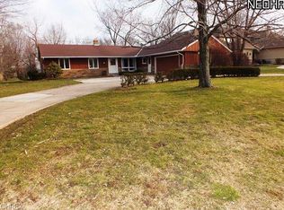 24465 Greenwich Ln, Beachwood, OH 44122
