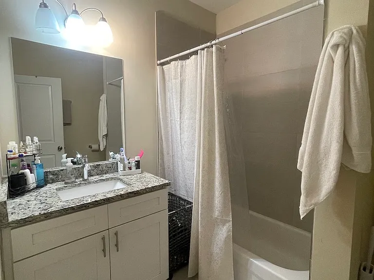 2619 N Southport Ave #1R — Photo 13