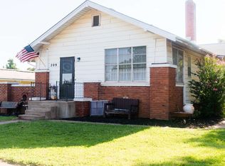 209 N Main St, Waukomis, OK 73773