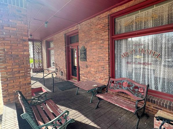 211 W Kansas St, Crofton, NE 68730