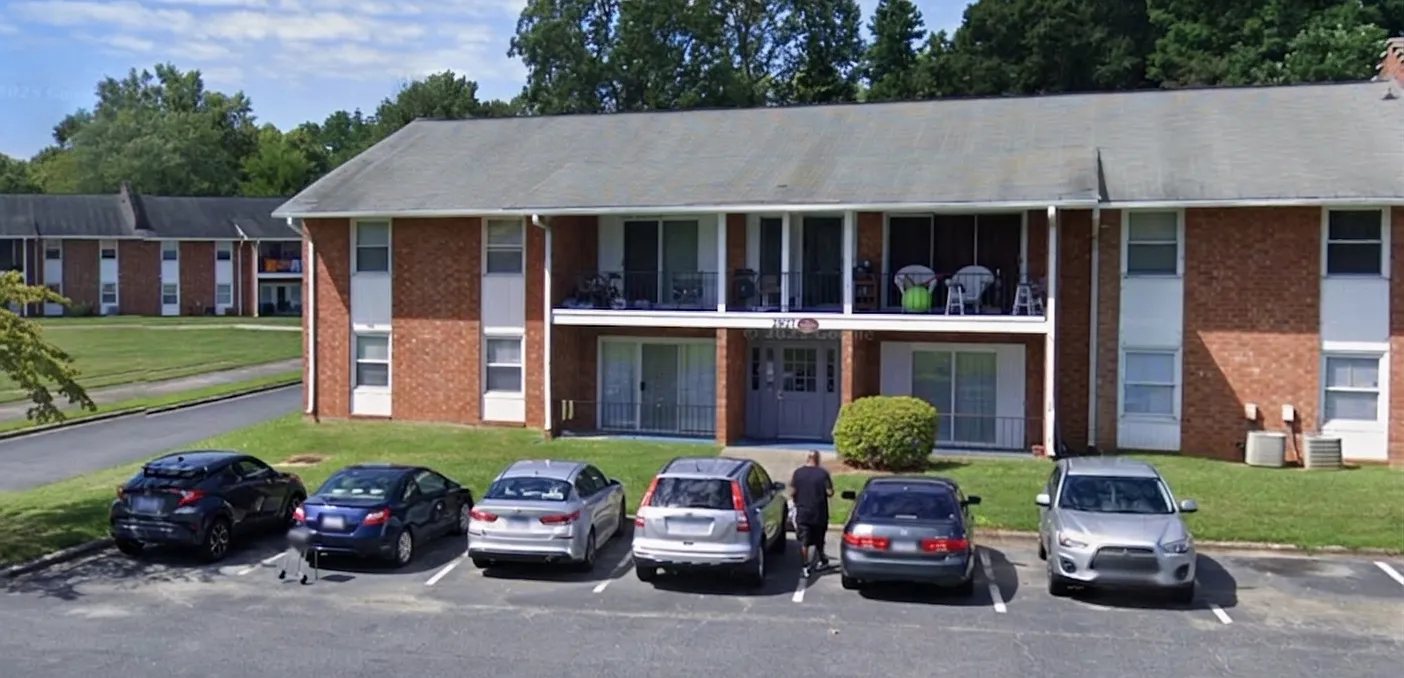 2 bed, 816 sqft, $995 — Photo 1