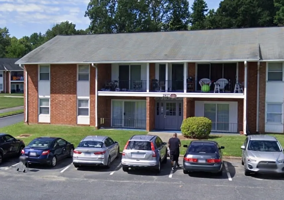 2827 N Ohenry Blvd #E