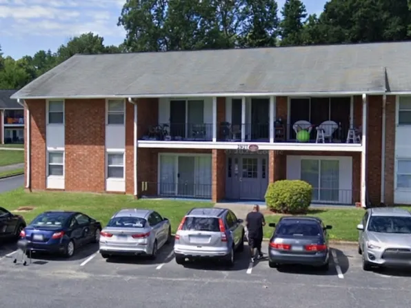2827 N Ohenry Blvd APT E, Greensboro, NC 27405