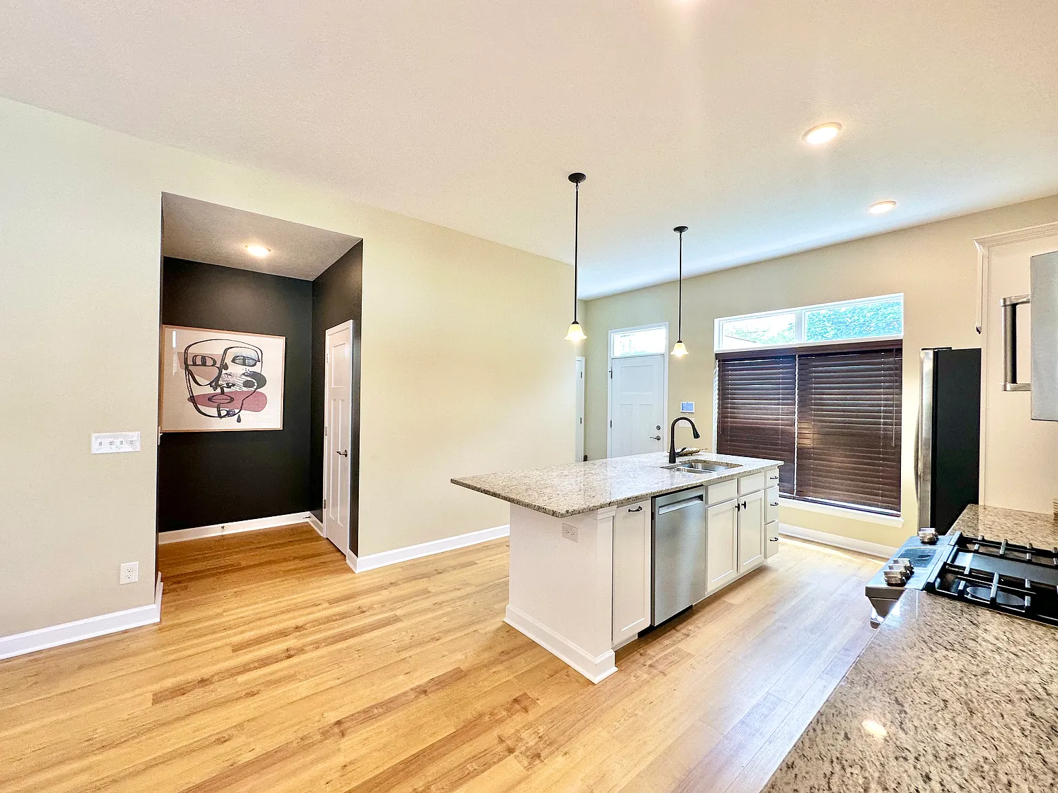 3 bed, 2.5 bath, 1888 sqft, $3,500 — Photo 3