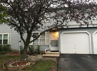 552 Normandie Ln, Round Lake Beach, IL