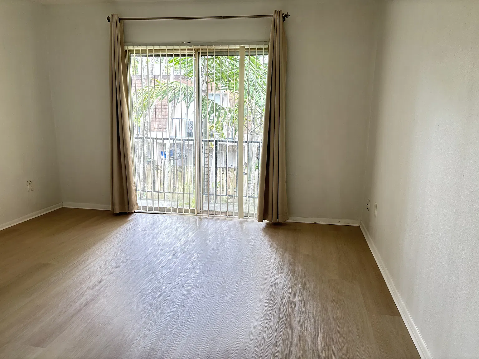 2 bed, 1.5 bath, 1110 sqft, $1,950 — Photo 2